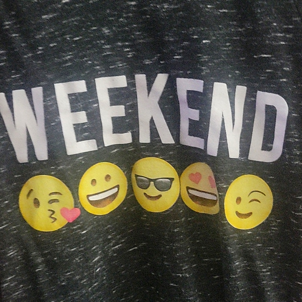 Emojis Graphic T-Shirt "Weekend"  Womens, Bust 19.5"W X 25"L Gray-Black,‎ Smiles - Picture 5 of 7